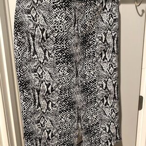 Stylish Black and White Snake Print pencil  Skirt